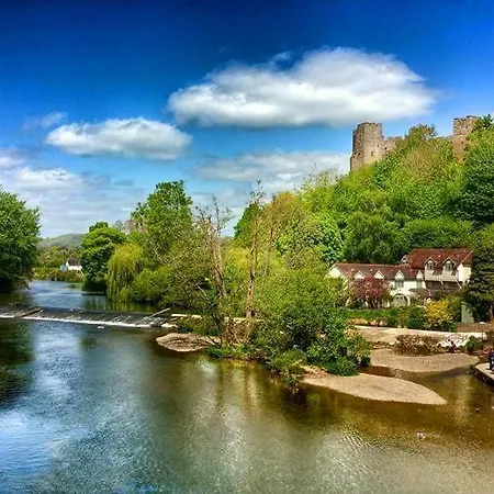 Luxury 2 Bed Apartment With Free Parking Ludlow Exterior photo