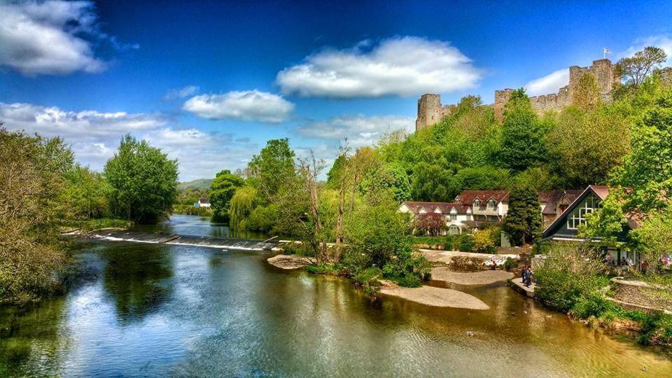 Luxury 2 Bed With Free Parking Apartment Ludlow